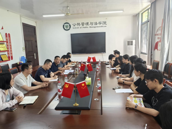 公法91探花
劳动与社会保障师生党支部联合组织党课教育